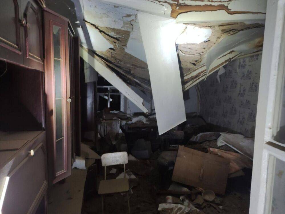 РФ за ночь девять раз обстреляла Никопольский район из тяжелой артиллерии, повреждены дома, лицеи, газопровод – ОВА
