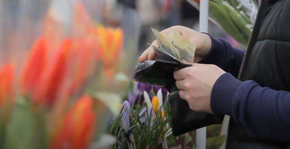Украинцы требуют оставить женский праздник 8 марта: "должен быть весной"