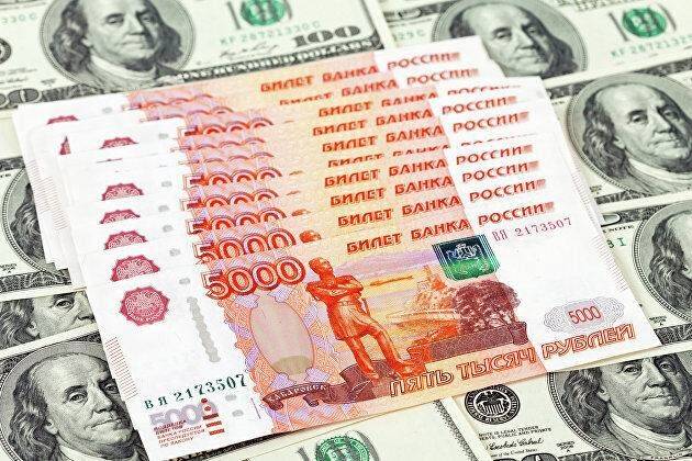 Курс рубля на Мосбирже вернулся к росту и укрепился до 75,62 за доллар и 79,86 за евро