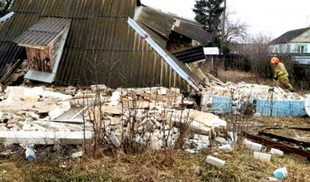 Не осталось даже крыши: на Киевщине в жилом доме прогремел мощный взрыв. Есть раненый