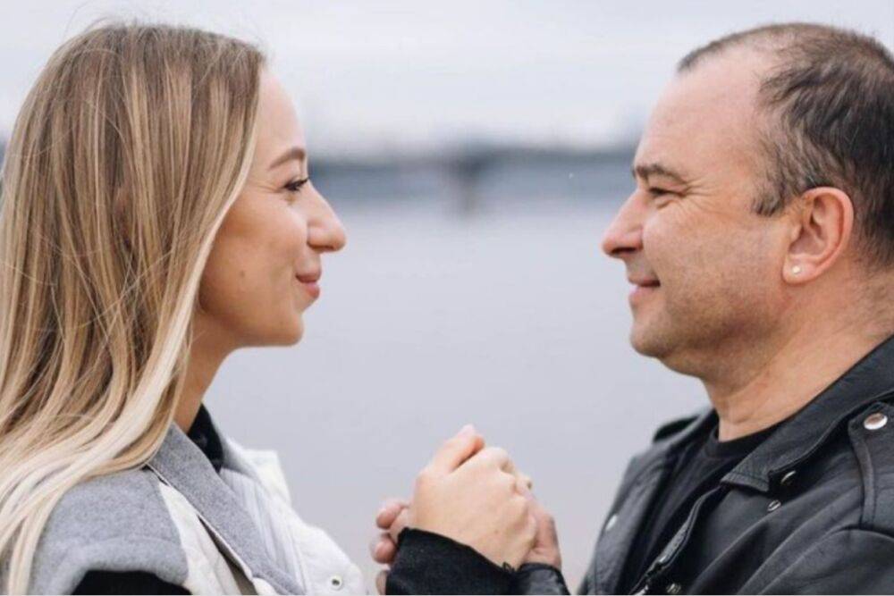 Молодая жена Виктора Павлика показала, как звездный муж ищет себе девушку в парке: "Мы решили..."