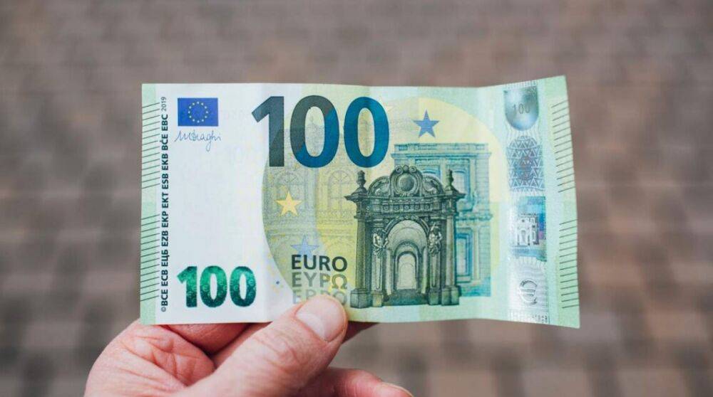 Впервые в Украине официальный курс евро превысил 40 грн