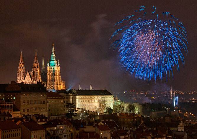 Видео: новогодний фейерверк в Праге