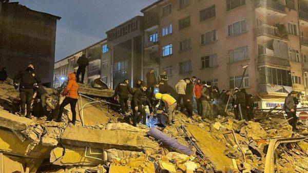 Турцию и Сирию сотрясли два мощных землетрясения. Погибли почти 2 тысячи человек