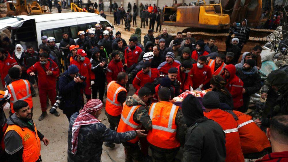 Десятки стран оказывают помощь пострадавшим от стихийного бедствия Турции и Сирии