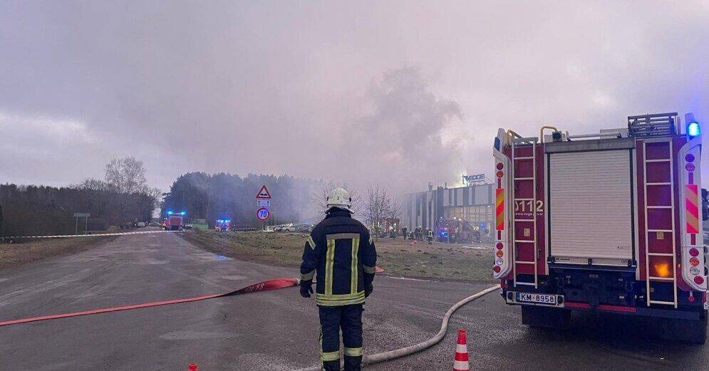 ФОТО, ВИДЕО: в Марупе горел завод по производству дронов