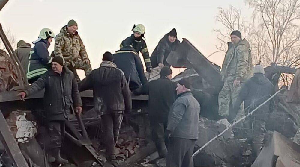 Ракетный удар по Черниговщине: есть раненые и люди под завалами