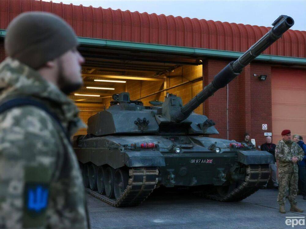 Украинские военные будут использовать британские танки в бою через несколько недель – Сунак