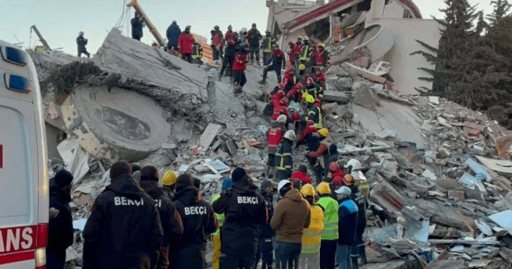 В результате землетрясения в Турции и Сирии погибли свыше 15 тысяч человек (видео)