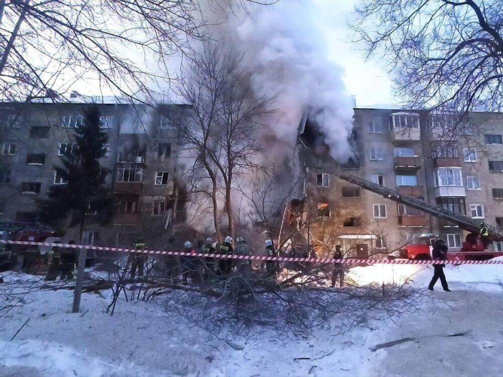 В Новосибирске взрыв газа разрушил подъезд жилого дома, погибли пять человек