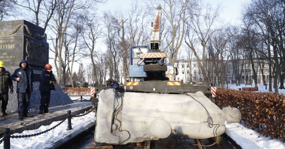 "Второй из четырех" - Киевская городская власть демонтировала памятник Ватутину. Следующие – Пушкин и Щорс