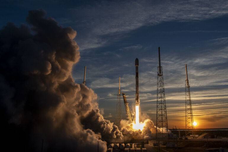 SpaceX запустила 4000-й спутник Starlink — на орбиту вышли первые аппараты Starlink v2 Mini с вчетверо большей пропускной способностью