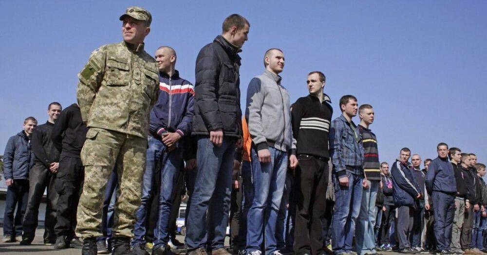 "Нужно подготовить замену": могут ли в Украине мобилизовать людей до 27 лет, — эксперт
