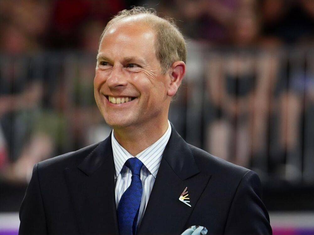 Принц Чарльз отдал титул покойного отца в подарок своему младшему брату