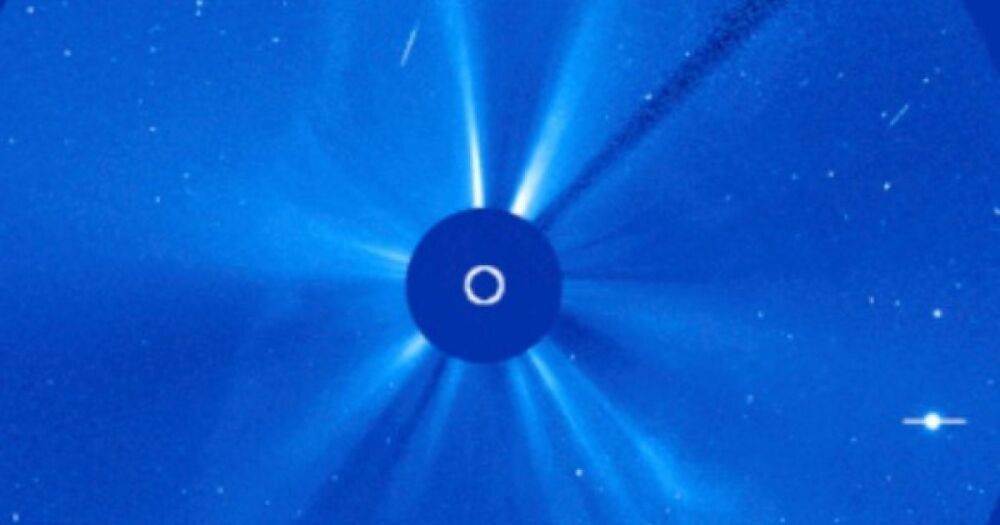 Аппараты NASA зафиксировали необычный выброс плазмы на Солнце: есть ли угроза для Земли (фото)