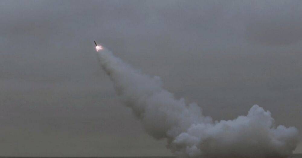 В КНДР запустили две стратегические крылатые ракет из подлодки в Японском море (фото)