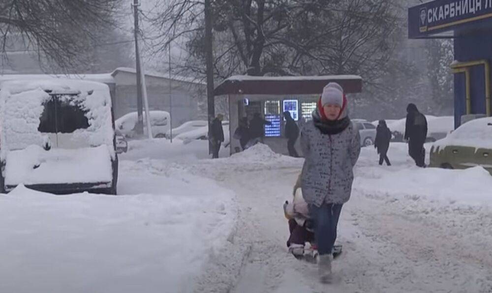 Засадить огород до апреля не выйдет: Украину накроет три волны сильных снегопадов - названы даты