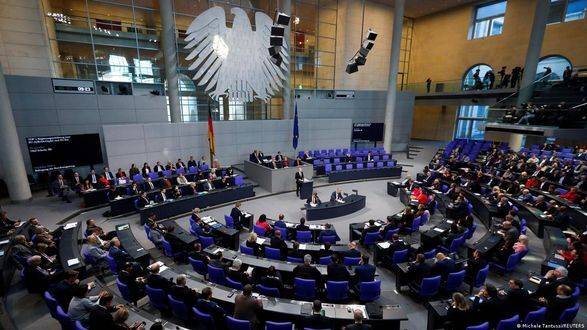 Количество мест в Бундестаге Германии сократится с 736 до 630