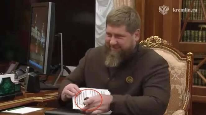 Кадыров «засветил» в Кремле странную шпаргалку на фоне слухов о своей болезни