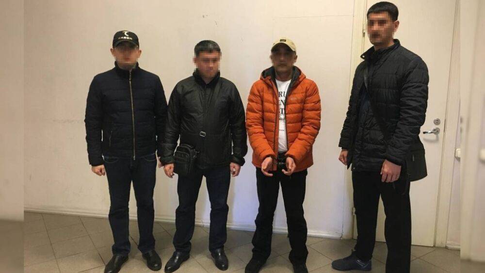 В Узбекистан из Латвии доставили мошенника, который представлялся сотрудником посольства США в Ташкенте