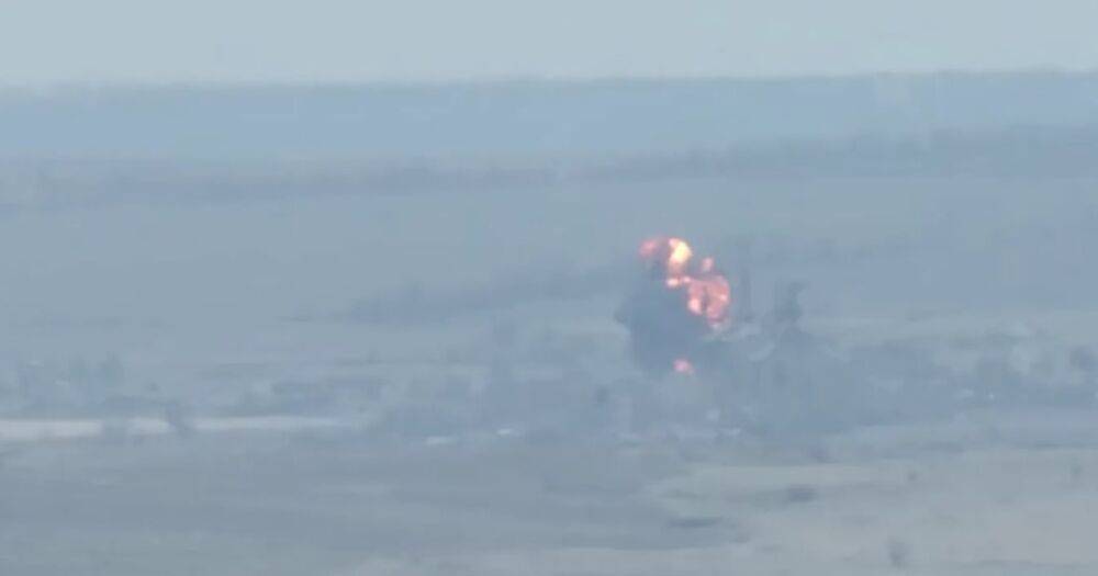 ВСУ уничтожили российский истребитель Су-24 под Бахмутом: появились эффектные кадры (видео)