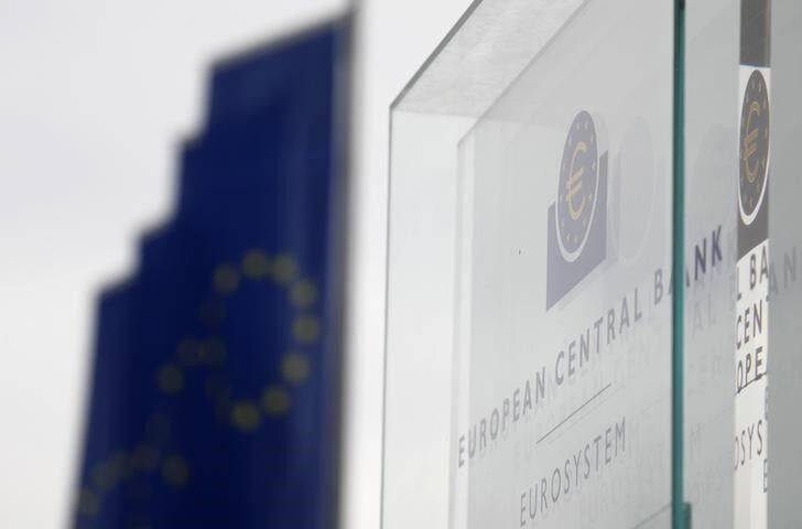 Рубини предсказал банкротство Credit Suisse из-за действий ЕЦБ
