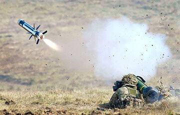 Украинские военные одним выстрелом из Javelin уничтожили российский танк на Донбассе