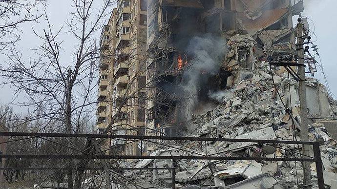 Оккупанты нанесли 4 авиаудара по Авдеевке: разрушена часть высотки – ОП