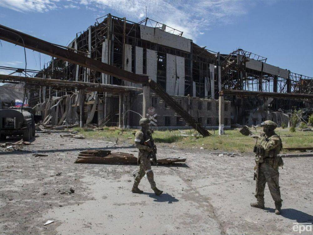 Оккупанты обустроили площадку для вертолетов на разрушенном заводе "Азовсталь" в Мариуполе – советник мэра