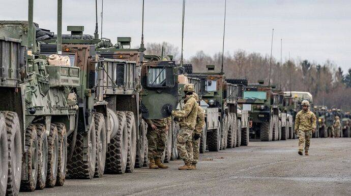 В НАТО обсуждают идею о размещении до 300 тысяч военных на границе с РФ – СМИ