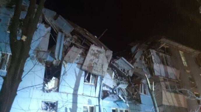 Оккупанты обстреляли Запорожье, повреждена многоэтажка – мэрия