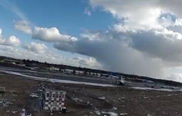 В Сети появилась часть видео атаки дронами на российский самолет А-50 в Мачулищах