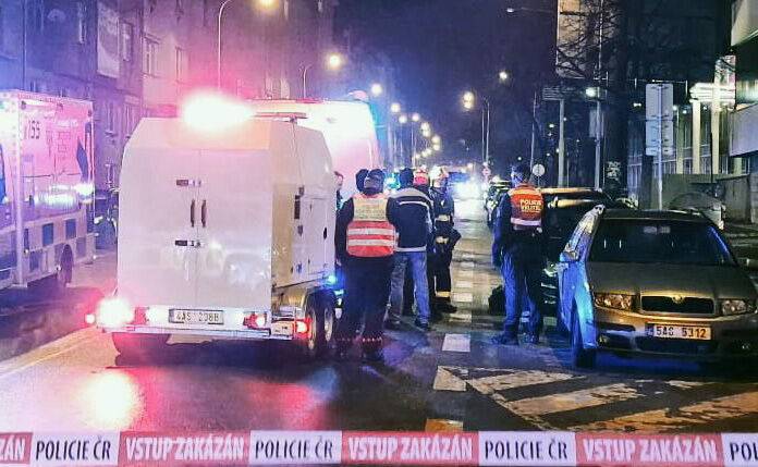 В Праге мужчина угрожал взорвать газовый баллон на улице