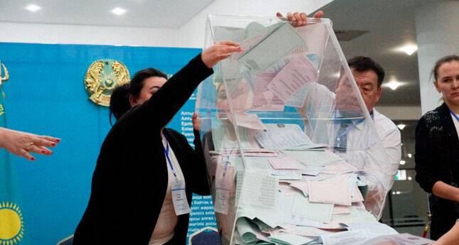 Почти половина казахстанцев проигнорировала выборы в парламент и местные органы власти