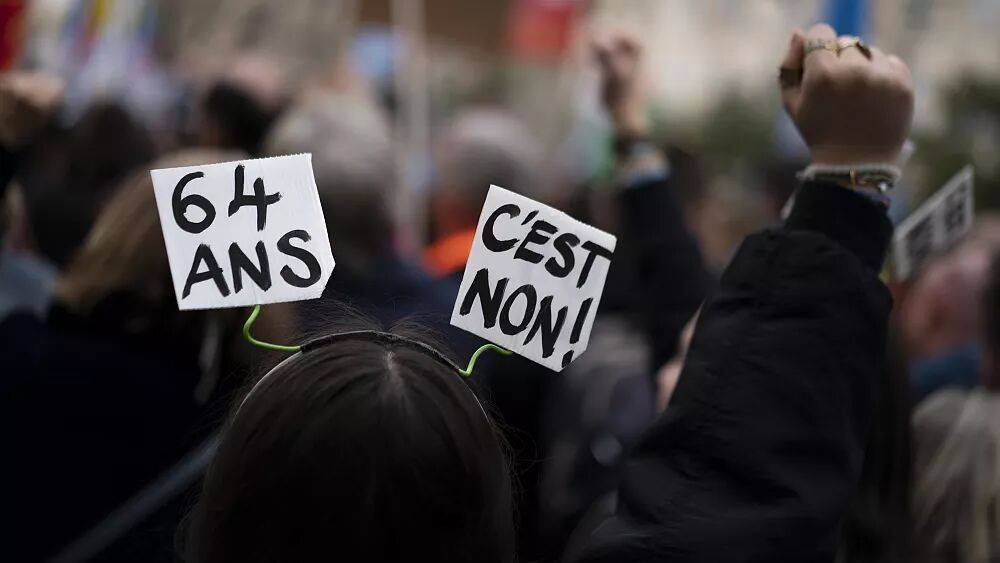 Вотум недоверия правительству Франции: оппозиции не хватает голосов