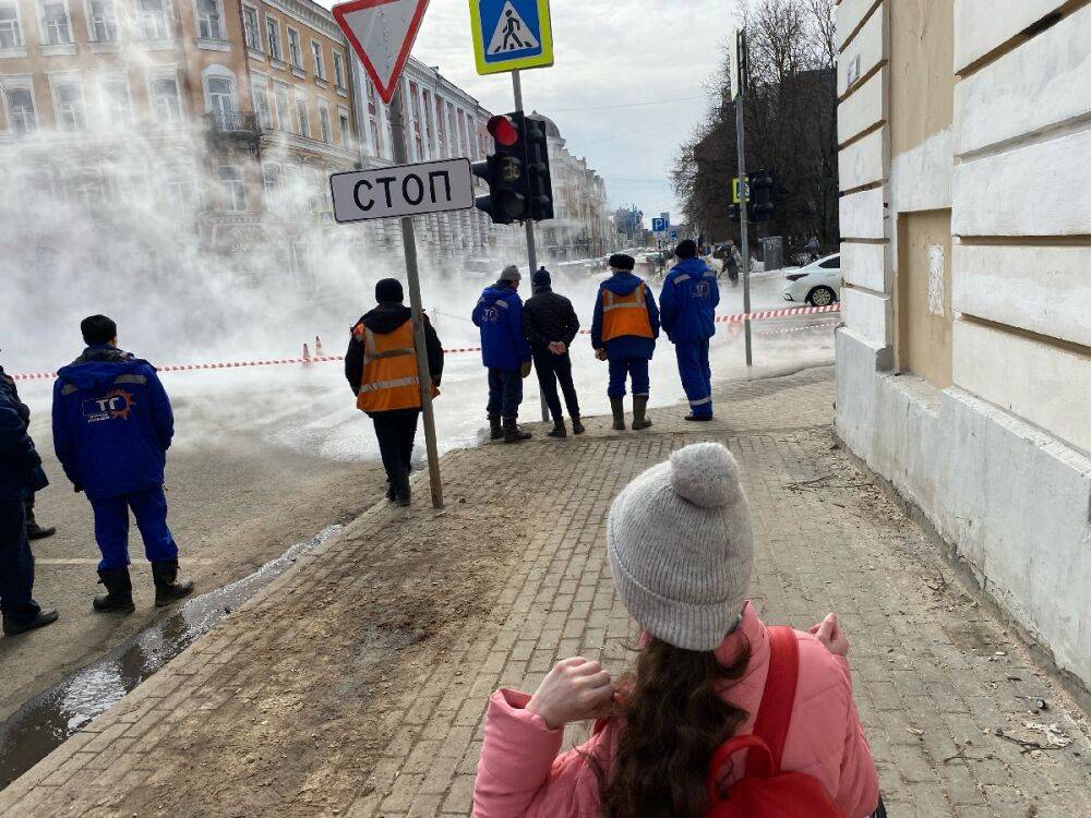 В центре Твери произошел прорыв на коммунальных сетях