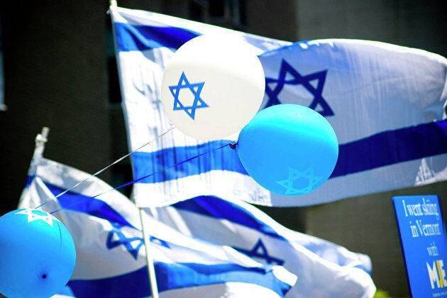Haaretz: шекель упал до четырехлетнего минимума к доллару на фоне судебной реформы в Израиле
