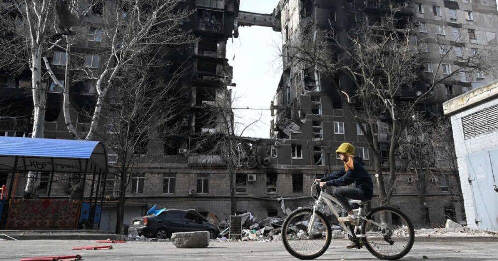 "Складывали" подъезды: пропагандист признал, что ВС РФ разрушали многоэтажки Мариуполя (фото)