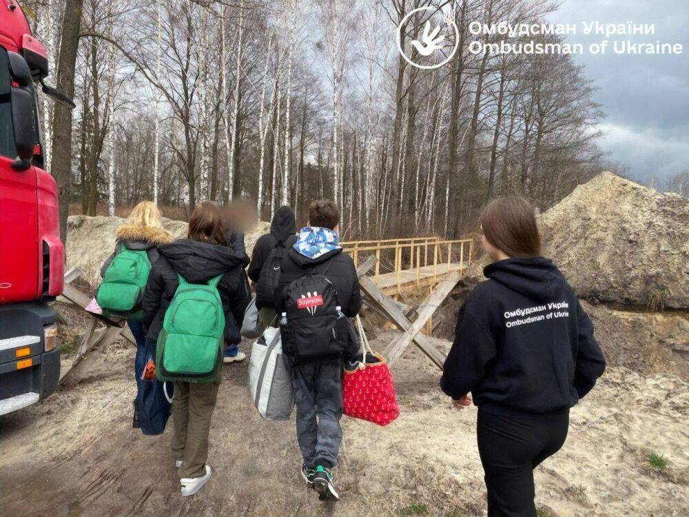 В Украину с оккупированных территорий вернули 15 детей с их мамами и опекунами – детский омбудсмен