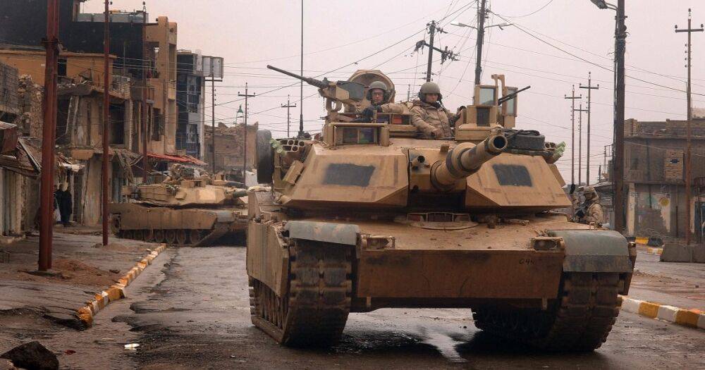 США ускорят доставку танков Abrams в зону боевых действий в Украине, — AP