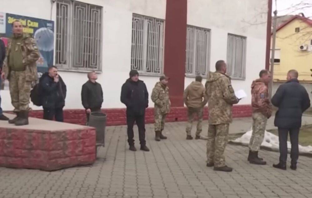 "Поющий" батальон: в Кабмине дали команду "доставить" всех звезд шоу-бизнеса в ТЦК