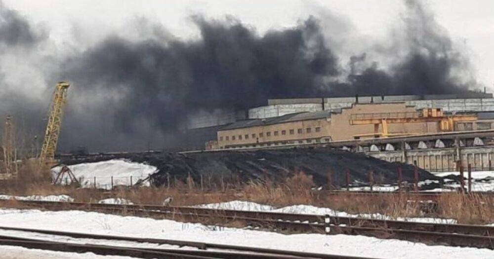 В Ярославле загорелся крупнейший завод по производству двигателей для военной техники (фото)