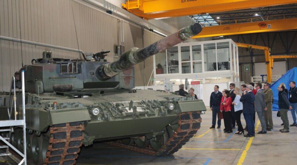 Стало известно, когда Испания передаст Украине первые танки Leopard 2