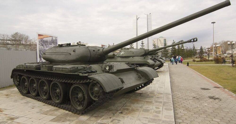 В ГУР предупредили об опасности старых танков, которые россияне бросают на фронт