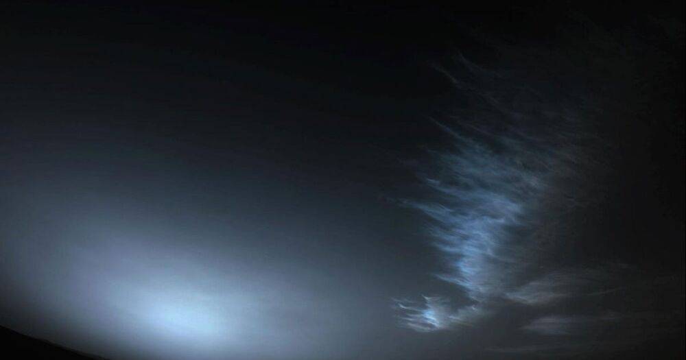 Пасмурно, без осадков. Марсоход NASA сделал снимки предрассветных облаков на Марсе (фото)