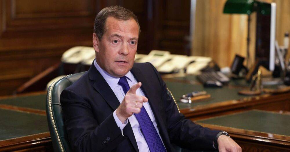 "Всадники апокалипсиса": Медведев обвинил Байдена в развязывании войны в Украине