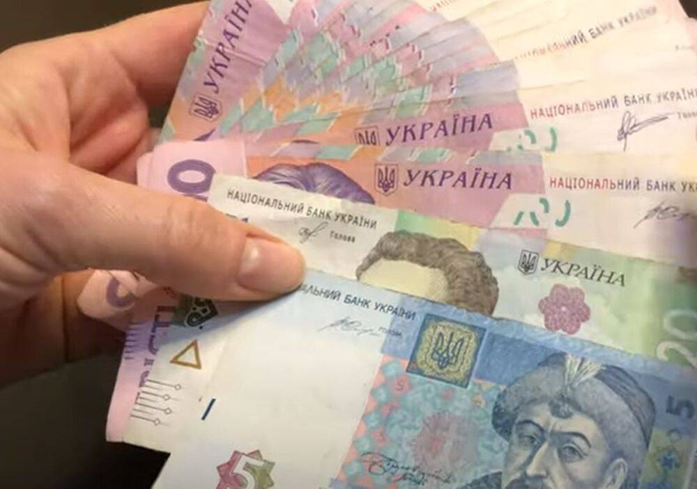 Выплачивают помощь до 7000 грн на человека: украинцы могут выбрать, кто даст им деньги. Как это сделать