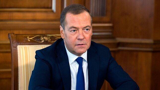 Медведев заявил о необходимости увеличить Российскую армию