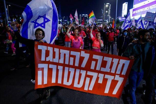 Массовые акции протеста в Тель-Авиве: полиция применила водометы