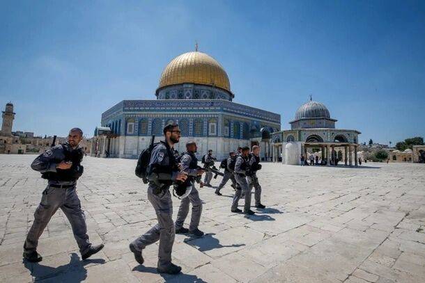 Израильская полиция вывела нарушителей, забаррикадировавшихся в мечети Аль-Акса